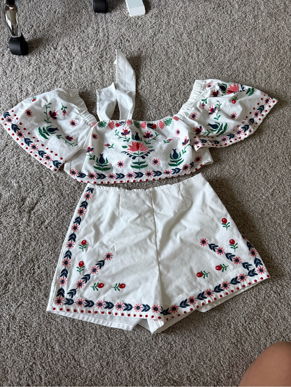 MARBLE White Embroidered Floral Crop Top & High-Waist Shorts Set - Picture 2 of 7